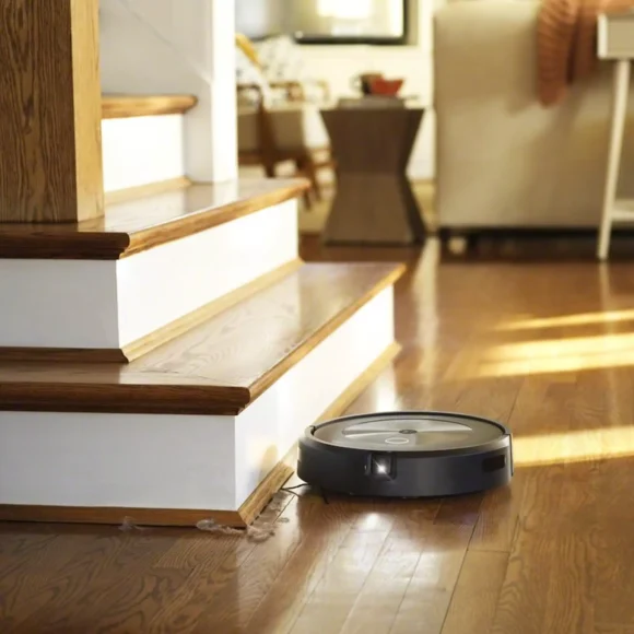 Aspirateur robot avec système d’autovidage Roomba® j7+ connecté au Wi-Fi – Image 4